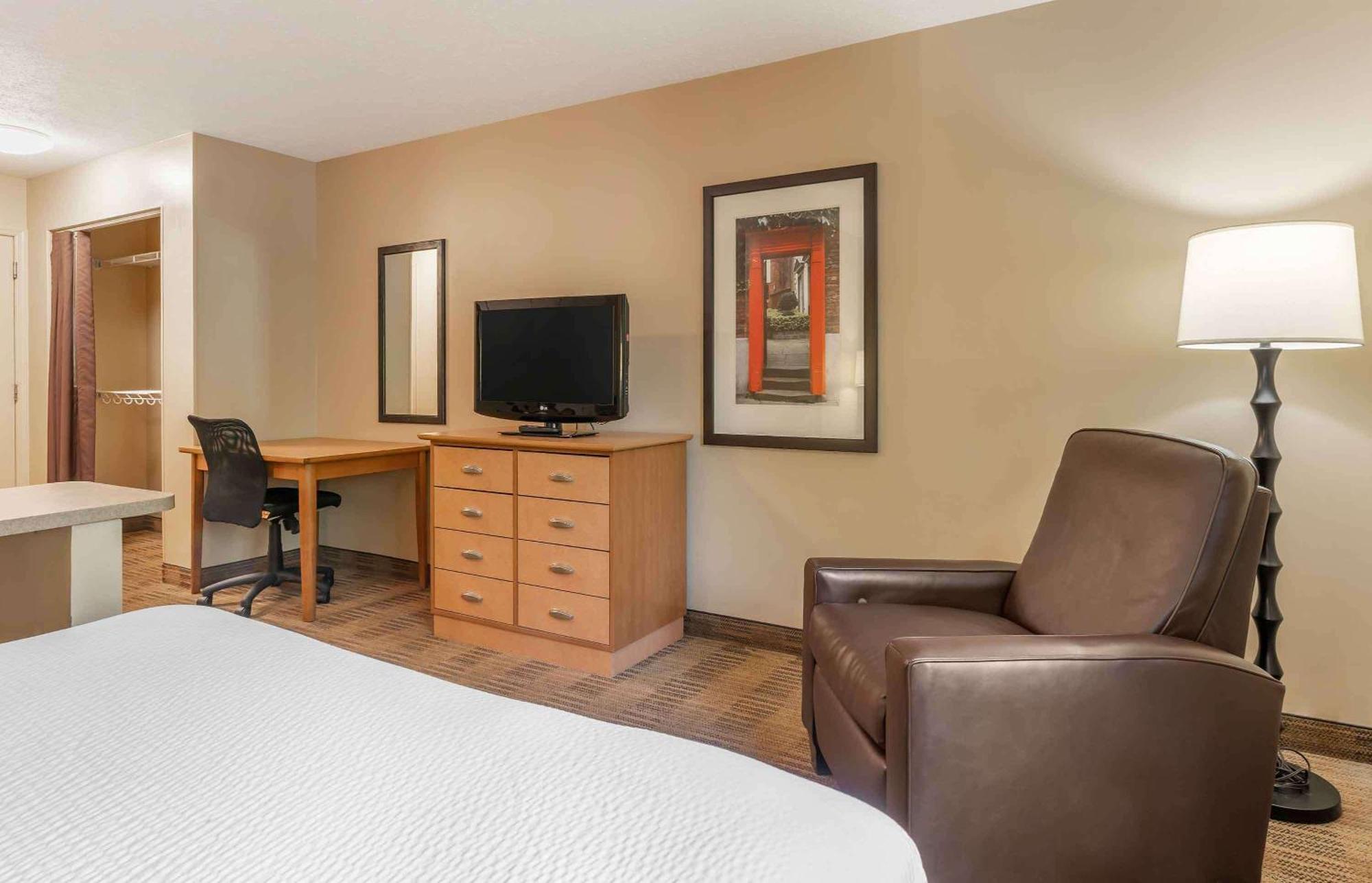 Extended Stay America Select Suites - St Louis - Westport - Craig Road Меріленд-Гайтс Екстер'єр фото